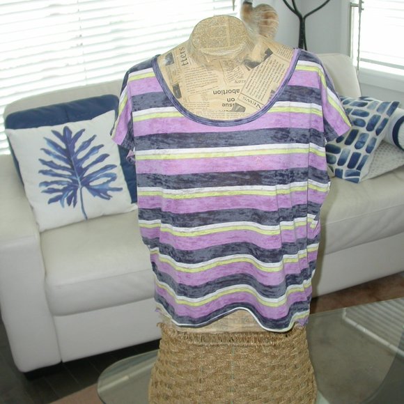 Hi/Low T-shirts - 3 - Picture 3 of 16